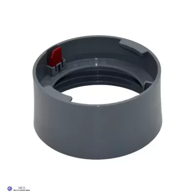 Anel adaptador cinzento com pino vermelho em fundo branco