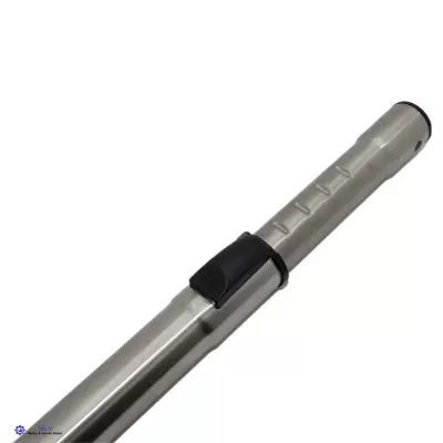 Peça tubular metálica com botão preto e ranhuras horizontais