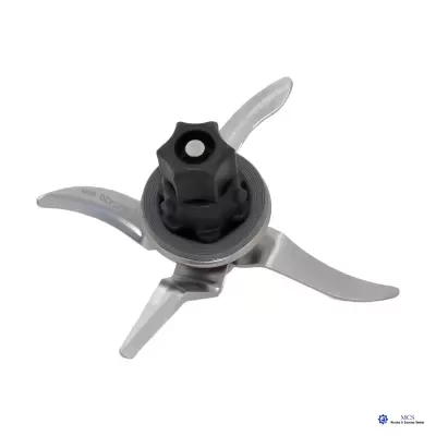 Lâmina metálica de três pontas com peça preta no centro para encaixe