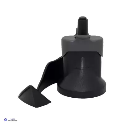 Peça plástica preta cónica com alavanca lateral sobre fundo branco