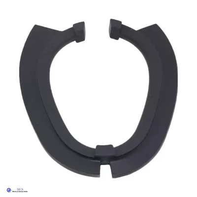 Par de ligaduras curvas pretas em fundo branco