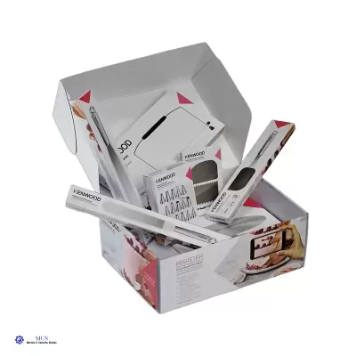 Caixa branca de e-commerce com produtos de cozinha Kenwood em embalagens brancas e detalhes rosa.