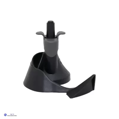Acessório preto em plástico com alavanca e base larga