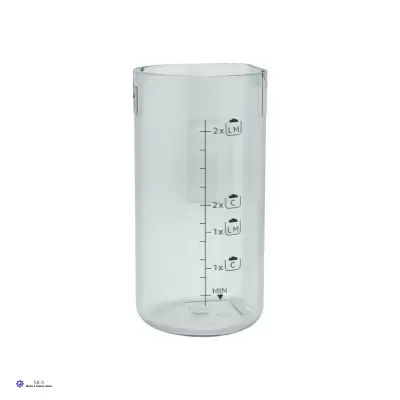 Copo medidor transparente com marcações em preto