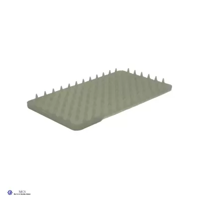 Tapete cinzento com pinos elevados