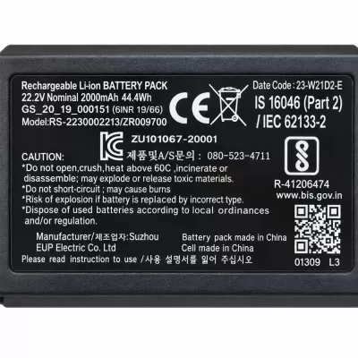 Etiqueta preta de bateria recarregável Li-ion com texto branco e códigos de certificação