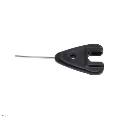 Ferramenta com pega preta e haste metálica