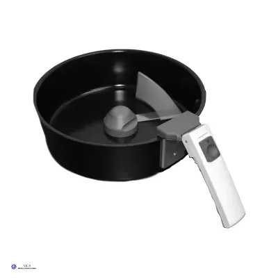 Frigideira preta antiaderente com pega branca e lâmina metálica