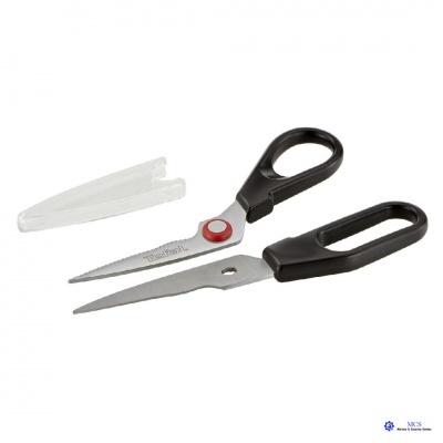 Tesoura com lâminas em aço inoxidável e cabo em plástico preto com capa protetora transparente