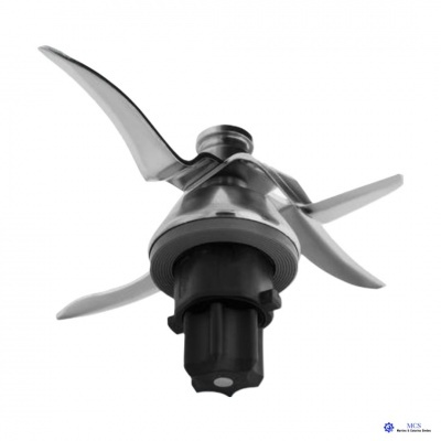 Lâminas metálicas de liquidificador isoladas em fundo branco