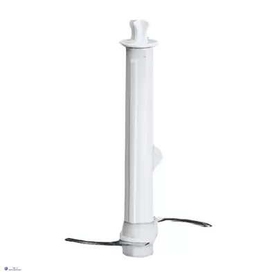 aparelho branco cilíndrico com lâminas metálicas na base