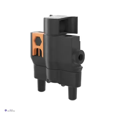 Componente elétrico preto e laranja com formato retangular e encaixe superior