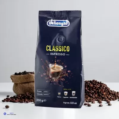 Pacote de café espresso DeLonghi Classico 250g com grãos de café e saco de estopa