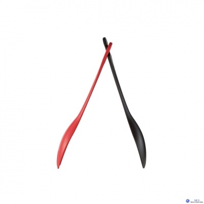 Caçadores de sapatos vermelho e preto cruzados