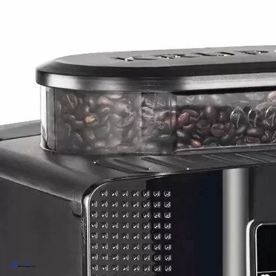Máquina de café expresso preta com depósito transparente cheio de grãos de café