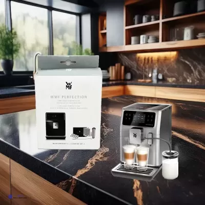 Máquina de café WMF Perfection com acessórios sobre bancada de cozinha moderna