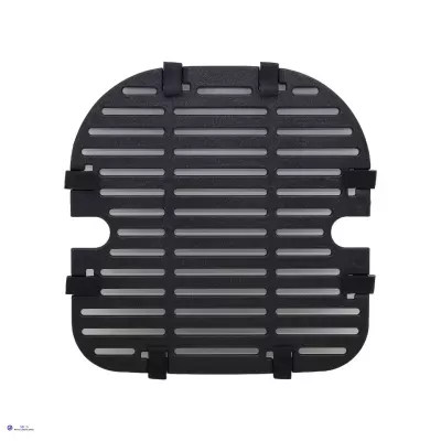 Grelha preta com ranhuras horizontais e presilhas