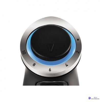 Botão rotativo prateado com números e luz azul