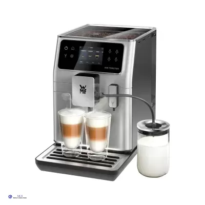 Máquina de café expresso WMF cromada com duas chávenas e jarro de leite