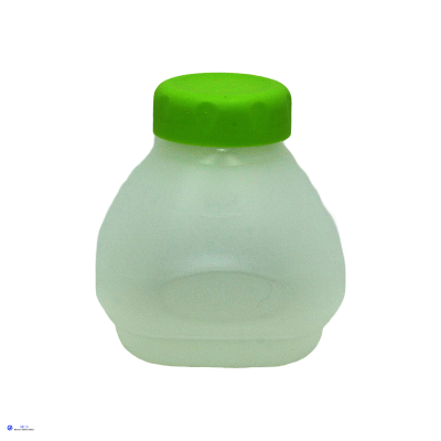 Frasco plástico translúcido com tampa verde.