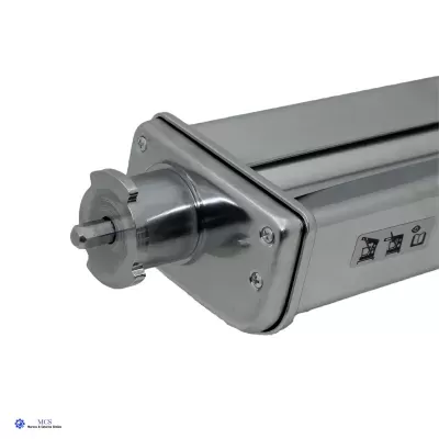 Cilindro metálico prateado com parafusos e etiqueta adesiva