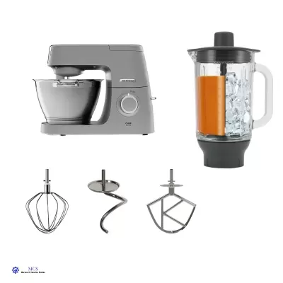 batedeira cinzenta Kenwood com taça inox e jarro liquidificador de vidro com gelo e puré