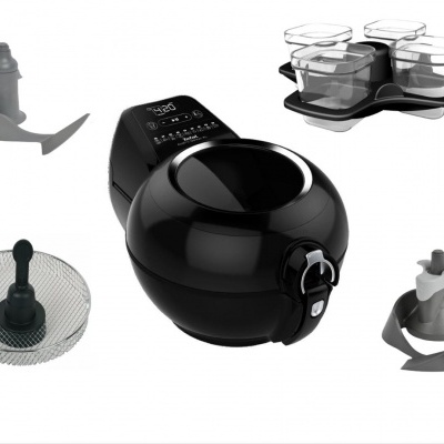 Conjunto de fritadeira elétrica preta com acessórios culinários sobre fundo branco