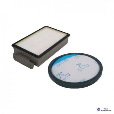 Dois filtros de aspirador de pó, um retangular e outro circular, com superfície branca e detalhes em cinza e azul.