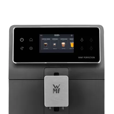 Máquina de café digital WMF Perfection preta com ecrã tátil a cores e biqueira metálica com logotipo WMF.