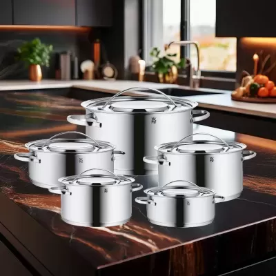 Conjunto de panelas de aço inoxidável numa cozinha moderna