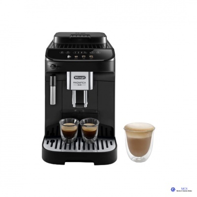Máquina de café expresso DeLonghi Magnifica S Evo preta com duas chávenas de café e um copo duplo transparente