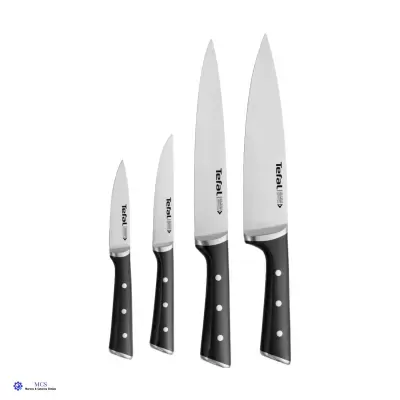 Conjunto de quatro facas de cozinha Tefal com lâminas metálicas e cabos pretos.