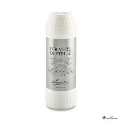 Frasco branco com rótulo prateado e texto em italiano