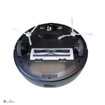 Aspirador robô preto visto por baixo com escovas laterais brancas e escova central