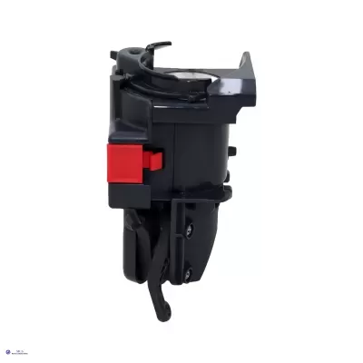 Peça automóvel preta com detalhe vermelho em fundo branco