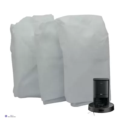 Três capas brancas e robô aspirador preto