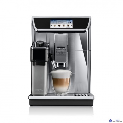 Máquina de café espresso DeLonghi PrimaDonna Latte Evo com recipiente de leite e chávena de café