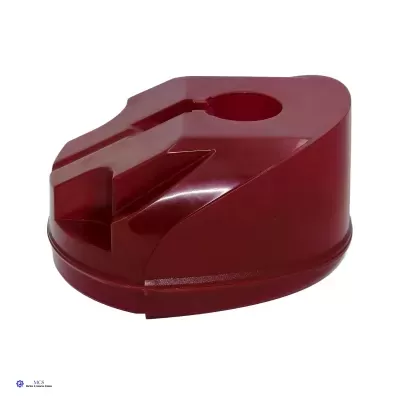 Objeto plástico vermelho com formato oval e abertura circular