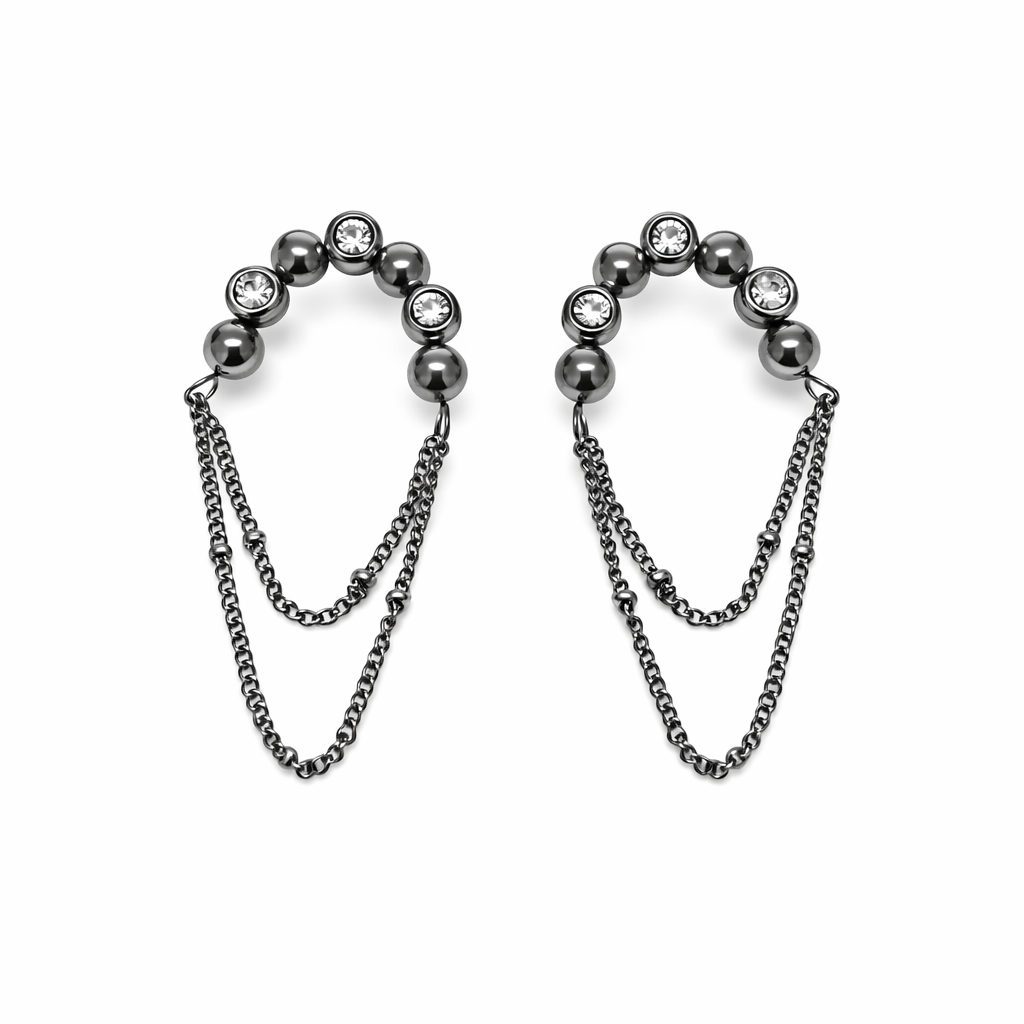 Argolas prateadas com esferas, pedras e cadeias suspensas