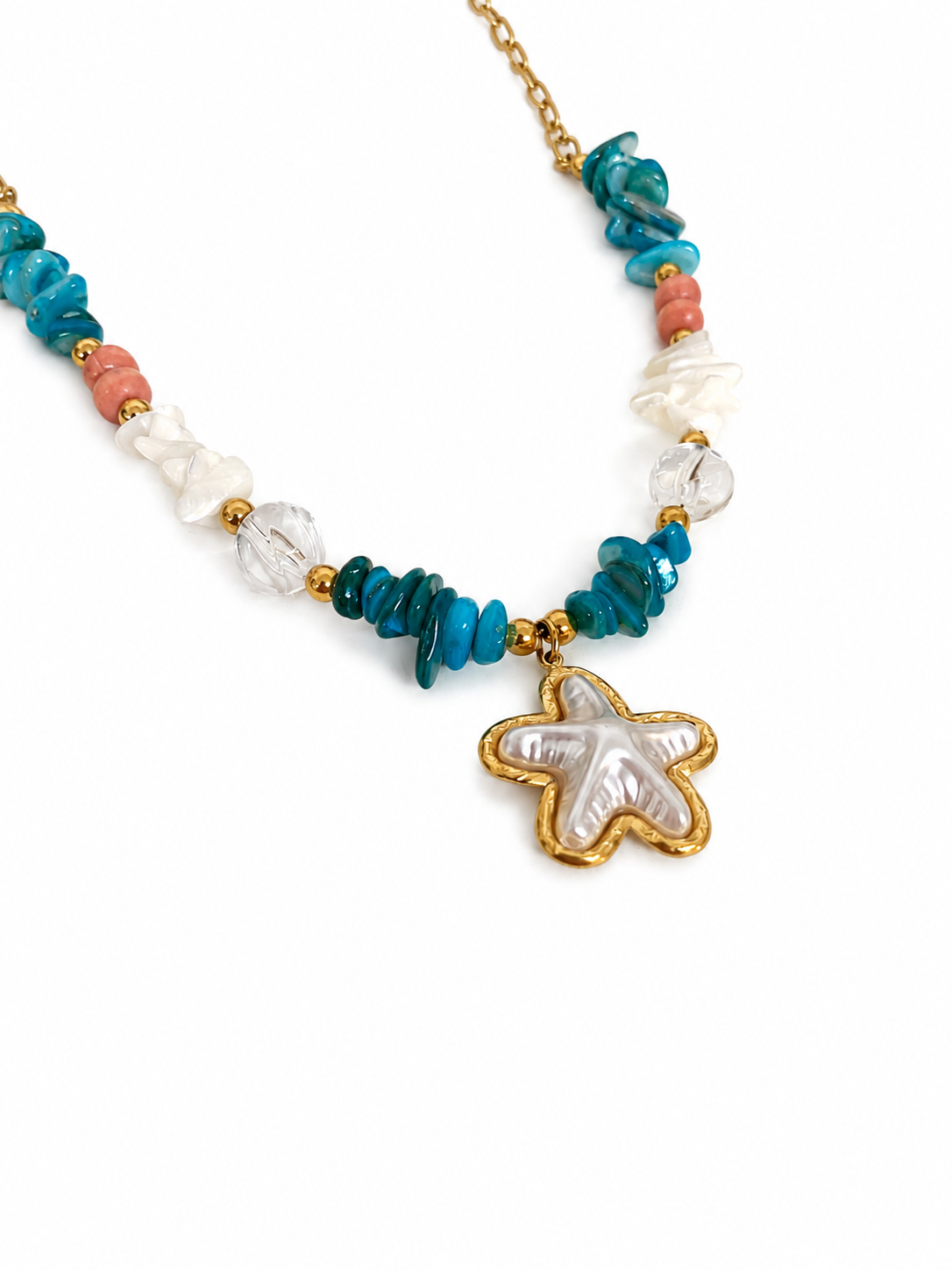 Colar colorido com pedras e pingente estrela do mar dourado e perolado