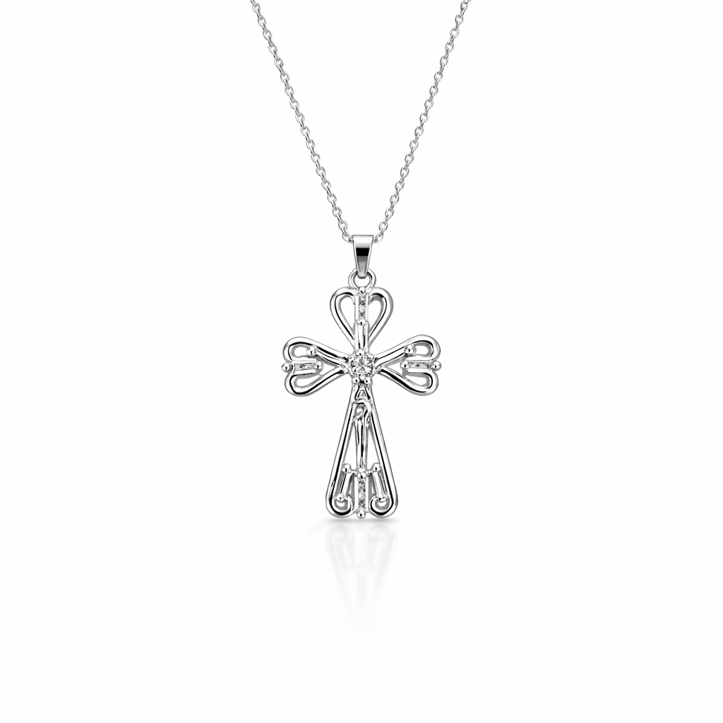Colar com pendente cruz prateada com detalhes de corações e diamante