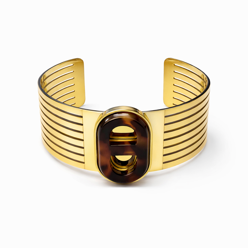 Pulseira dourada com peça oval castanha no centro