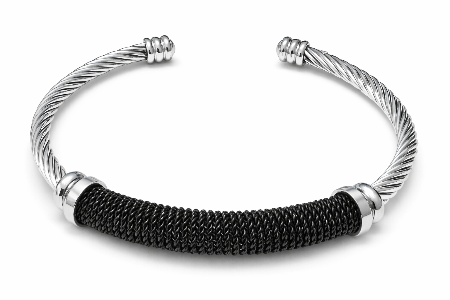 Pulseira aberta prateada com detalhe preto trançado