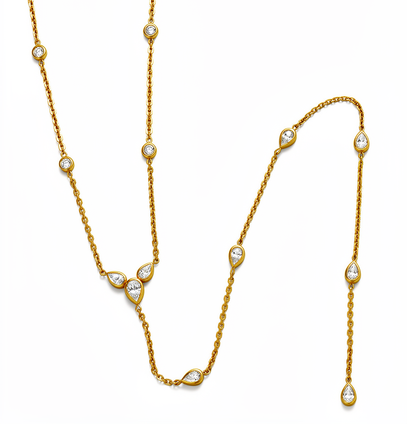 Colar dourado com pedras transparentes em forma de lágrima e círculos