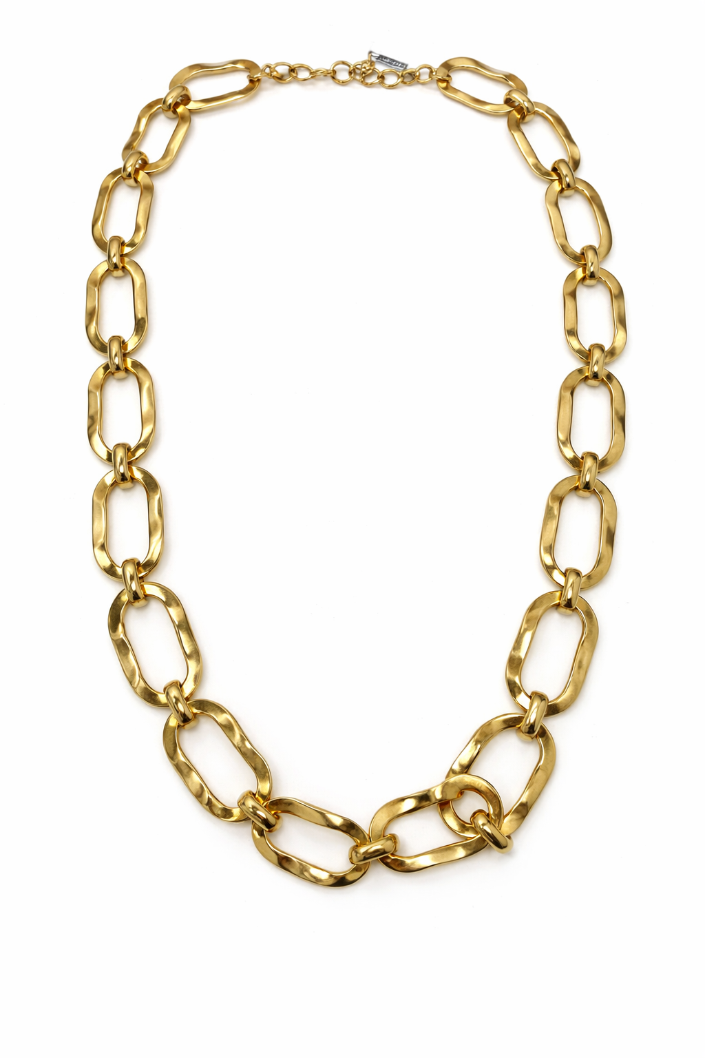 Colar dourado de elos grandes com acabamento martelado