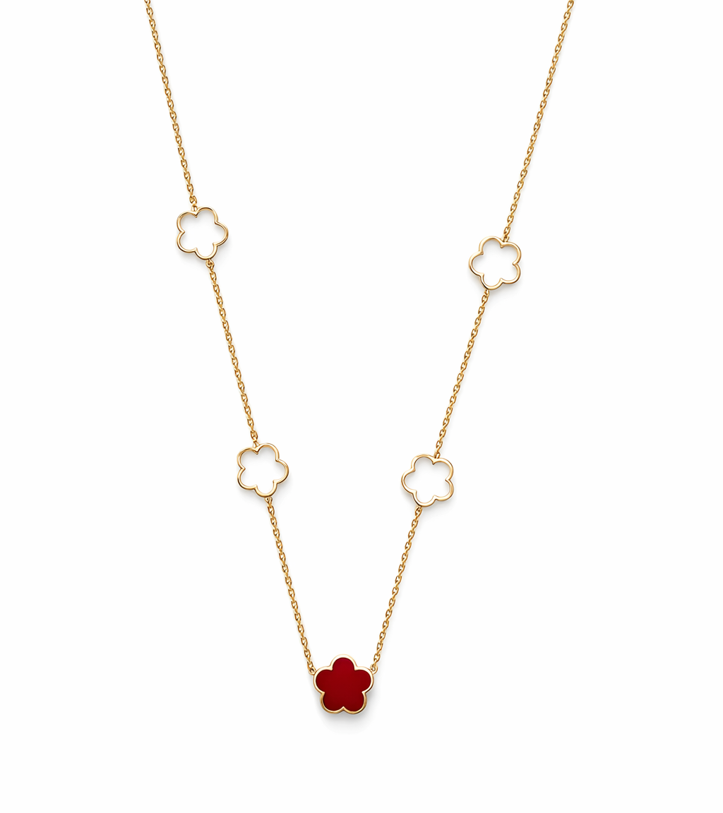 colar dourado com flores brancas e vermelha