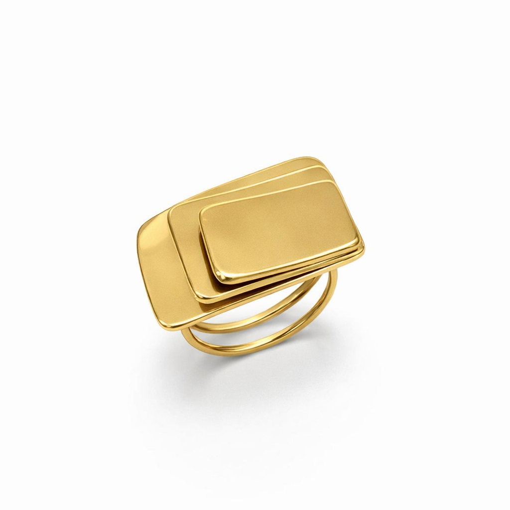 Anel dourado com três placas retangulares lisas