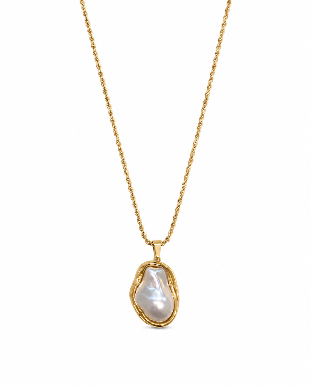 Colar dourado com pingente de pérola irregular