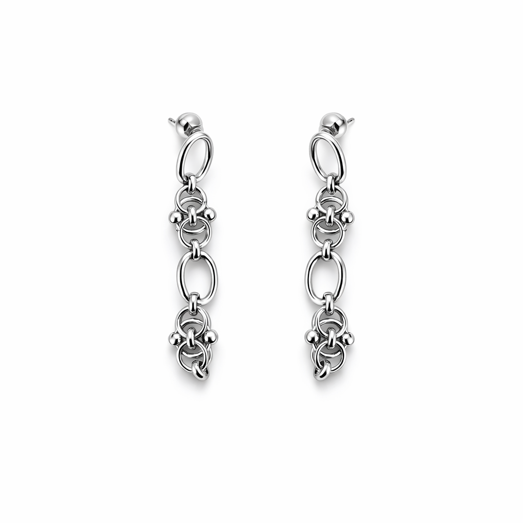 Brincos prateados com elos ovais e redondos entrelaçados