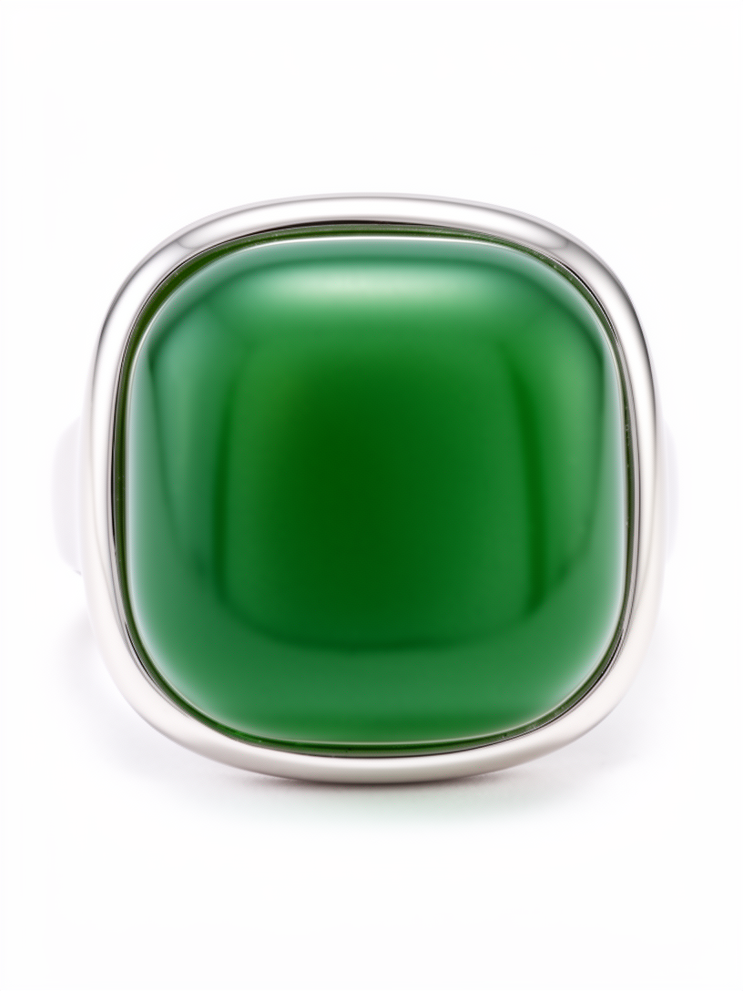 Anel com pedra verde quadrada e moldura prateada